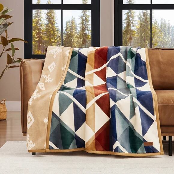 Pendleton Reversible Plush Throw Serrado - Picture 1 of 7